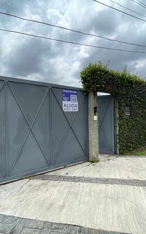 Casa de condomínio para alugar com 750m², 3 quartos e 5 vagas Casa de condomínio para alugar com 750m², 3 quartos e 5 vagasFachada e portaria