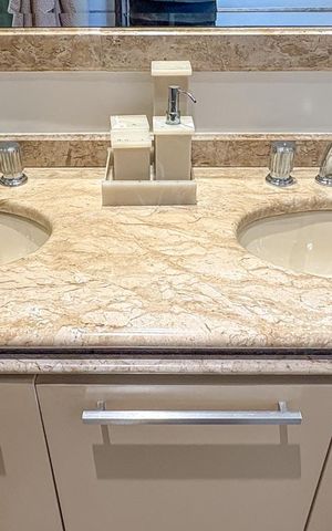 Apartamento à venda com 374m², 4 quartos e 4 vagas Apartamento à venda com 374m², 4 quartos e 4 vagasBanheiro da Suíte 4