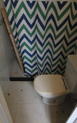 Casa de condomínio para alugar com 360m², 4 quartos e 3 vagasBanheiro de Serviço