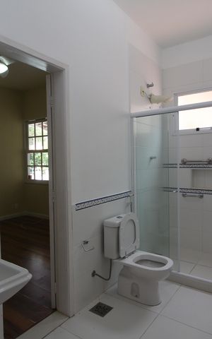 Casa de condomínio para alugar com 360m², 4 quartos e 3 vagasQuarto 1 e 2 - Suíte