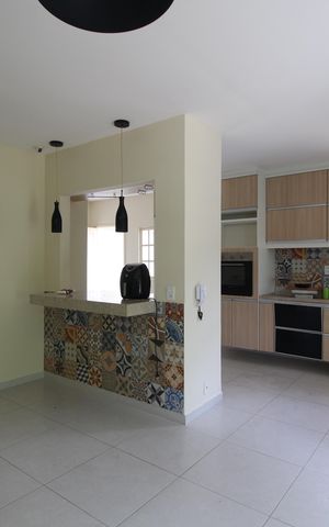 Casa de condomínio para alugar com 360m², 4 quartos e 3 vagasCozinha