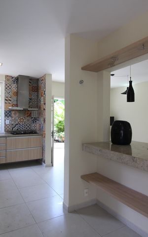 Casa de condomínio para alugar com 360m², 4 quartos e 3 vagasCozinha