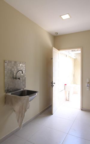 Casa de condomínio para alugar com 360m², 4 quartos e 3 vagasÁrea de Serviço