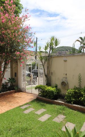 Casa de condomínio para alugar com 360m², 4 quartos e 3 vagasQuarto 2 - Vista