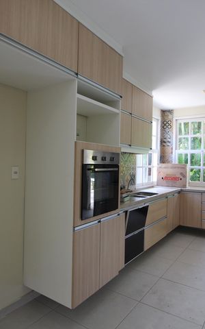 Casa de condomínio para alugar com 360m², 4 quartos e 3 vagasCozinha