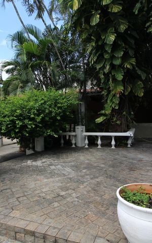Casa de condomínio para alugar com 360m², 4 quartos e 3 vagasQuintal