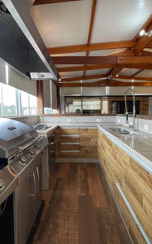 Apartamento à venda com 175m², 2 quartos e 2 vagas Apartamento à venda com 175m², 2 quartos e 2 vagasCobertura