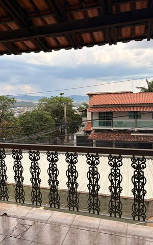 Casa à venda com 260m², 4 quartos e 4 vagas