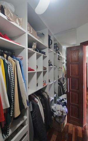 Casa à venda com 415m², 5 quartos e 4 vagasCloset da Suite 1