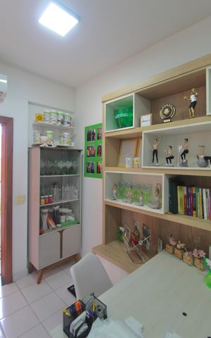 Casa à venda com 415m², 5 quartos e 4 vagasEscritório