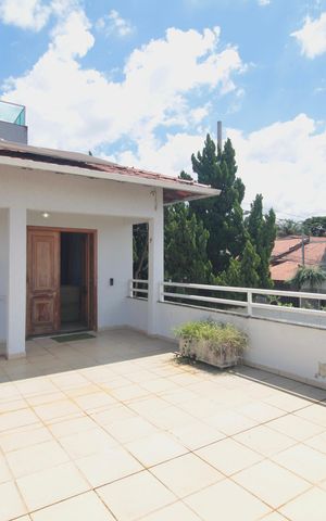Casa à venda com 415m², 5 quartos e 4 vagasVaranda