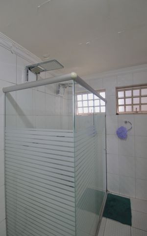Casa à venda com 415m², 5 quartos e 4 vagasBanheiro da Suite 1