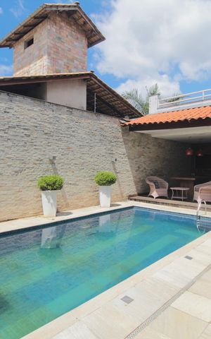 Casa à venda com 415m², 5 quartos e 4 vagasPiscina