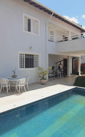 Casa à venda com 415m², 5 quartos e 4 vagasPiscina