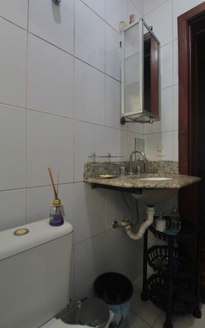 Casa à venda com 415m², 5 quartos e 4 vagasBanheiro da Suite 2
