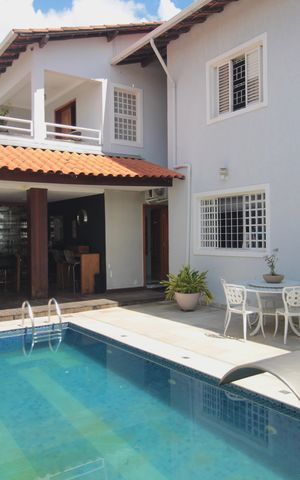 Casa à venda com 415m², 5 quartos e 4 vagasPiscina