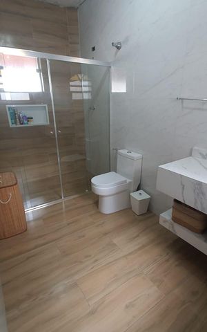 Casa à venda com 156m², 3 quartos e 2 vagas Casa à venda com 156m², 3 quartos e 2 vagasBanheiro