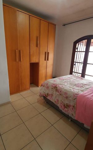 Casa à venda com 156m², 3 quartos e 2 vagas Casa à venda com 156m², 3 quartos e 2 vagasQuarto