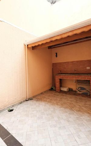 Casa à venda com 320m², 3 quartos e 2 vagasÁrea de Serviço