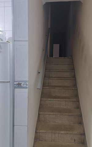 Casa à venda com 80m², 2 quartos e 1 vaga Casa à venda com 80m², 2 quartos e 1 vagaEscada