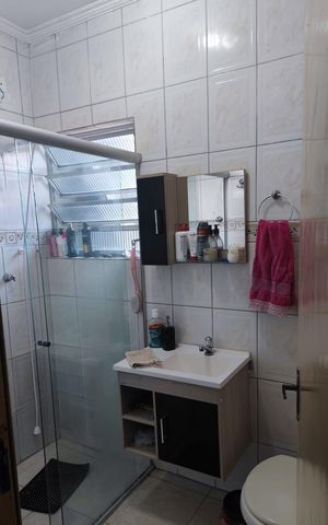 Casa à venda com 80m², 2 quartos e 1 vaga Casa à venda com 80m², 2 quartos e 1 vagaBanheiro