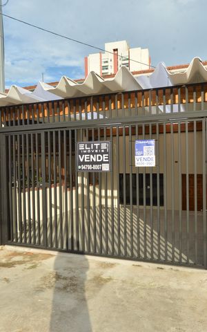 Casa à venda com 118m², 2 quartos e 2 vagasFachada