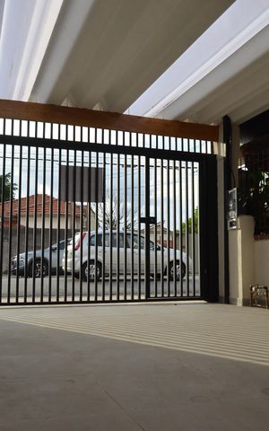 Casa à venda com 118m², 2 quartos e 2 vagasGaragem