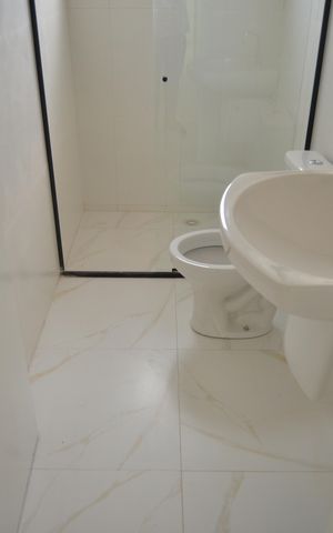 Casa à venda com 118m², 2 quartos e 2 vagasBanheiro da Suíte 2
