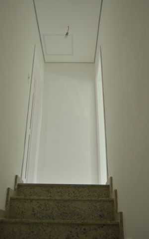 Casa à venda com 118m², 2 quartos e 2 vagasEscada