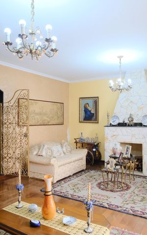 Casa à venda com 290m², 4 quartos e 4 vagasSala