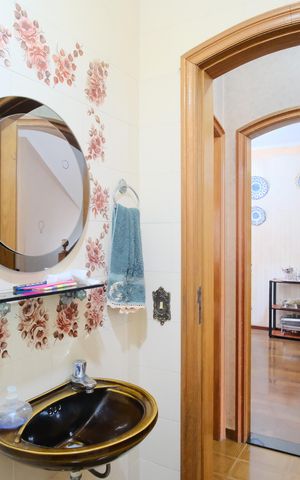Casa à venda com 290m², 4 quartos e 4 vagasLavabo