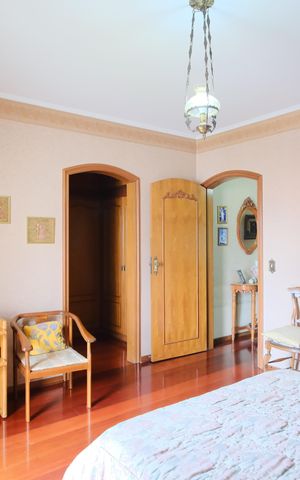 Casa à venda com 290m², 4 quartos e 4 vagasSuíte