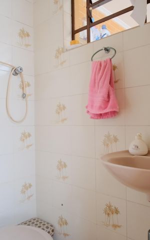 Casa à venda com 290m², 4 quartos e 4 vagasBanheiro de serviço