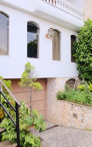 Casa à venda com 290m², 4 quartos e 4 vagasEntrada