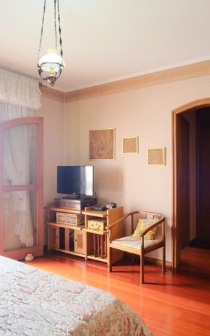 Casa à venda com 290m², 4 quartos e 4 vagasSuíte