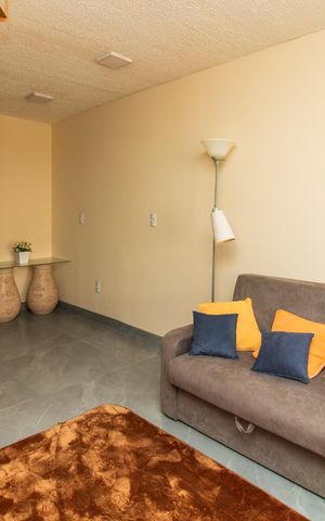 Casa de condomínio à venda com 65m², 2 quartos e sem vagaSala
