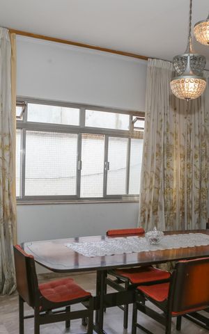 Casa à venda com 500m², 5 quartos e 2 vagas Casa à venda com 500m², 5 quartos e 2 vagasSala de Jantar