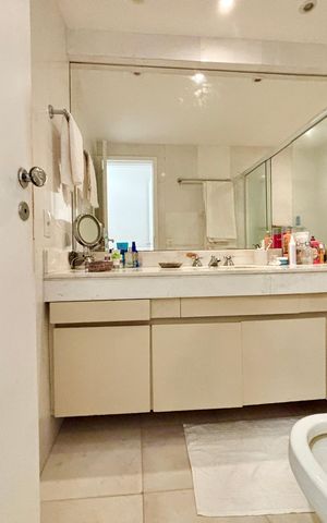 Apartamento para alugar com 187m², 4 quartos e 1 vagaSuíte