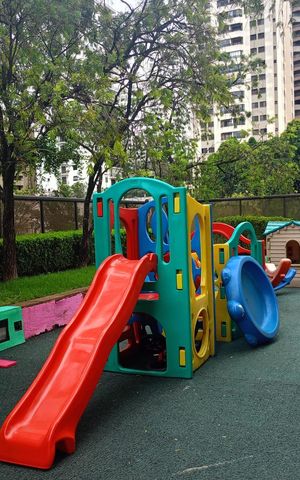 Apartamento à venda com 279m², 3 quartos e 5 vagas Apartamento à venda com 279m², 3 quartos e 5 vagasÁrea comum - Playground