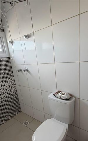Casa à venda com 468m², 4 quartos e 7 vagas Casa à venda com 468m², 4 quartos e 7 vagasBanheiro
