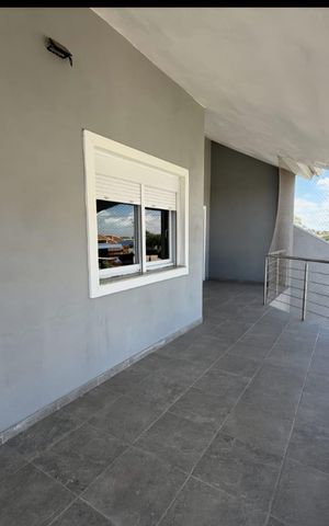 Casa à venda com 468m², 4 quartos e 7 vagas Casa à venda com 468m², 4 quartos e 7 vagasÁrea externa