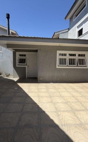 Casa à venda com 468m², 4 quartos e 7 vagas Casa à venda com 468m², 4 quartos e 7 vagasÁrea externa