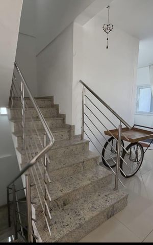 Casa à venda com 468m², 4 quartos e 7 vagas Casa à venda com 468m², 4 quartos e 7 vagasSala