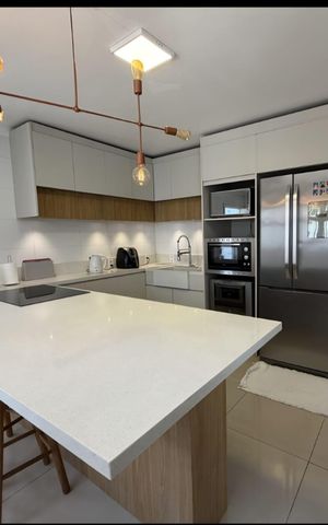 Casa à venda com 468m², 4 quartos e 7 vagas Casa à venda com 468m², 4 quartos e 7 vagasCozinha