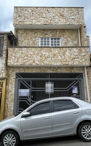 Casa à venda com 300m², 3 quartos e 2 vagas Casa à venda com 300m², 3 quartos e 2 vagasFachada+Placa