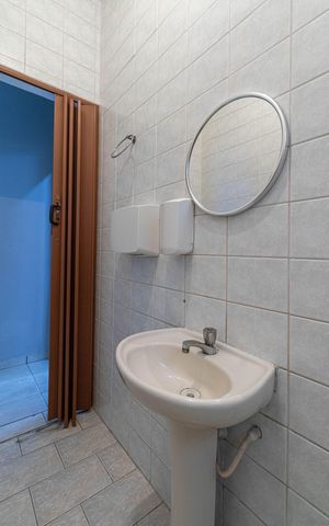 Casa à venda com 300m², 3 quartos e 2 vagas Casa à venda com 300m², 3 quartos e 2 vagasBanheiro