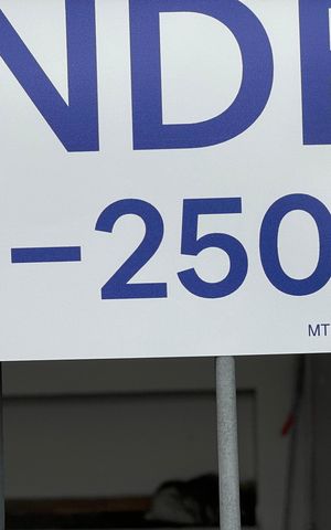 Casa à venda com 300m², 3 quartos e 2 vagas Casa à venda com 300m², 3 quartos e 2 vagasMTXM-159