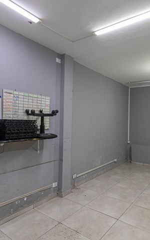 Casa à venda com 300m², 3 quartos e 2 vagas Casa à venda com 300m², 3 quartos e 2 vagasQuarto 1