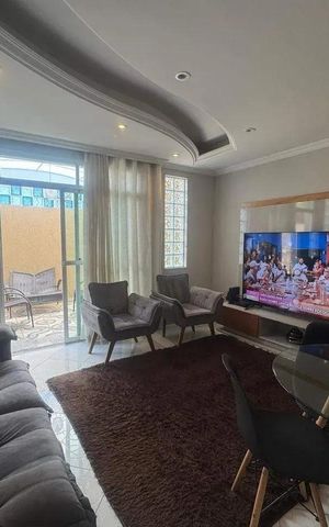 Apartamento à venda com 118m², 3 quartos e 2 vagas Apartamento à venda com 118m², 3 quartos e 2 vagasSala