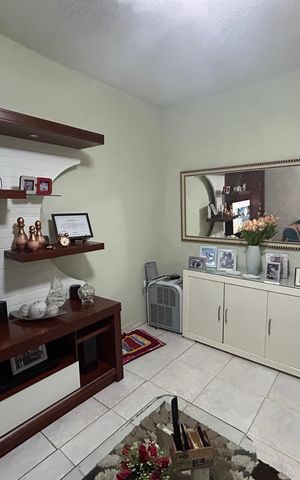Casa à venda com 108m², 2 quartos e sem vagaSala
